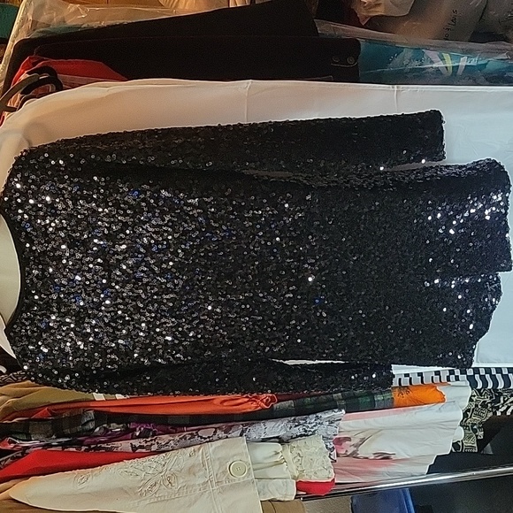 Sequined long sleeved/shorts romper - Picture 4 of 7